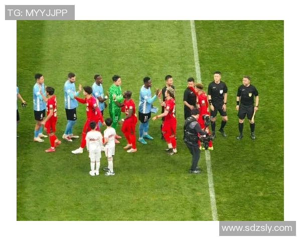 陈娜独家分享足球心得与技巧助你成为球场明星的秘密武器